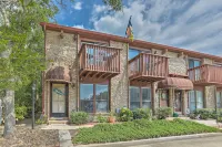 Walk to Ocean North Myrtle Beach Townhome! - spa
