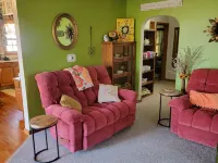 Charming 3-bedroom house with AC, WiFi in pleasant Hardwick Hotels in Rock County