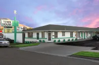 Town House Motel Hotels near Safe Haven Wildlife Sanctuary