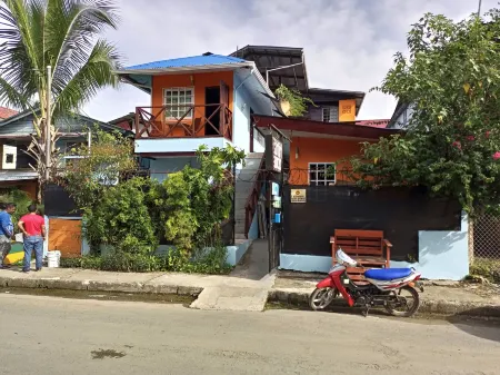 Surfari Bocas Отели рядом с достопримечательностью «Колон»