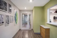 強森市伍德斯普林套房飯店