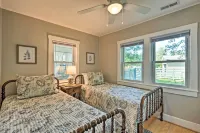 The Blue Crab Cottage - 3 Blocks from the Beach!