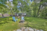 Cozy Lake Champlain Cottage w/ Private Beach! Hotels in 