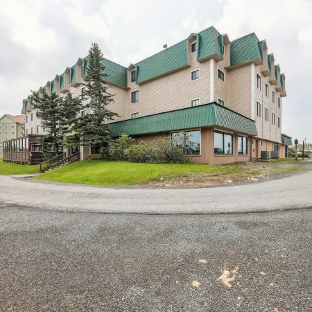 Cozy Snowshoe Condo Rental Walk to Chair Lift!