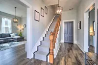 Spacious Abode, Walk to Texas Heroes Square! - Parking