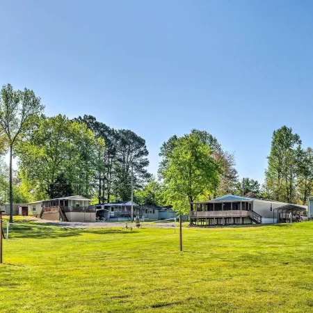 Cozy Hardin Retreat w/ Lake Kentucky View!