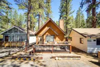 'Goldilodge' Big Bear Lake Cabin < 3 Mi to Lake! - parking