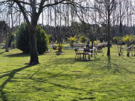 Le Mas des Cerisiers Jacuzzi et Sauna Inclus Pour Tous les Logements Отели рядом с достопримечательностью «Mairie d'Avignon»