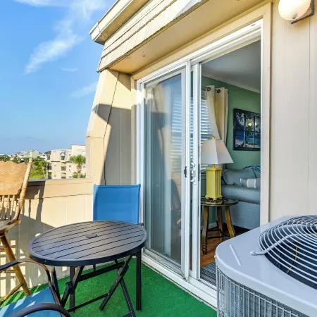 Coastal Murrells Inlet Condo with Balcony!