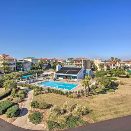 Airy Destin Condo w/ Pool - Walk to Private Beach!