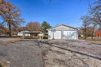 Kingston Getaway < 2 Mi to Lake Texoma! - 2-Star