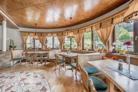 Gasthof Schroll Отели в г. Кирхбихль