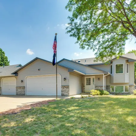 Sporty Blaine Home w/ Games ~ 2 Mi to Super Rink!