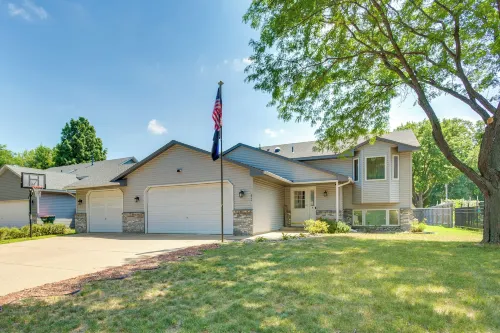Sporty Blaine Home w/ Games ~ 2 Mi to Super Rink! - Wifi