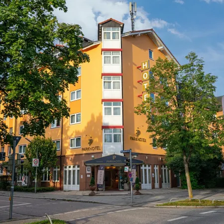 Park Hotel Laim Отели рядом с достопримечательностью «Спортивный комплекс «Audi Доум»»