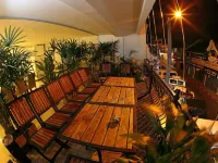 Cafe Aroma Inn Hoteles cerca de Torre del reloj de Kandy