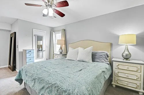 🌻BBQ🌻Luxury King Beds🌻Nearby Parks🌻 Reserved Parking🌻Smart TVs🌻Google Fiber🌻W/D🌻