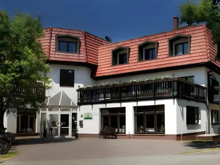 Waldhotel Wandlitz Отели в г. Мариенвердер