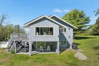 Unique Retreat w/ Private Patio, 4 King Beds & BBQ