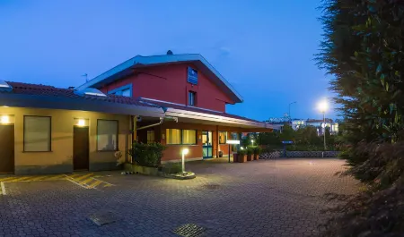 Blue Relais Maggiore Отели в г. Аграте-Контурбия