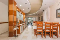 Villa Royal Apartments - breakfast