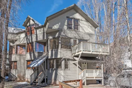 Plunge A by AvantStay Stunning Views A Block from Lift 7