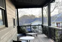 Luxurious 3-BR Home: BBQ Grill, Hot Tub & Fire Pit Hotels in Angels Camp