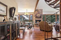 Ghostriders 11 by AvantStay Top Floor Condo w Large Patio Mountain Views