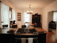 Charming 4-bedroom house in enchanting Millinocket with AC, WiFi Hotels in Millinocket