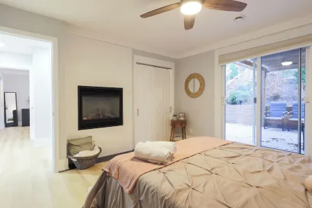 Cottage on the Water | Hot Tub | 15 min to Beach, Wineries, Niagara Falls | Отели рядом с достопримечательностью «Университет Брока»