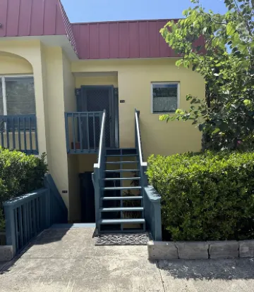 Modern 2-bedroom condo in wonderful Ft. Augusta with AC, WiFi のホテル