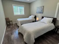 Beautiful modern 2 bedroom apartment, near trails, with big parking lot