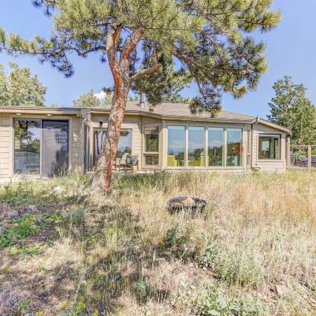 Mountain Views + Hot Tub: Airy Forest Escape!
