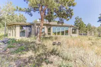 Mountain Views + Hot Tub: Airy Forest Escape! - parking