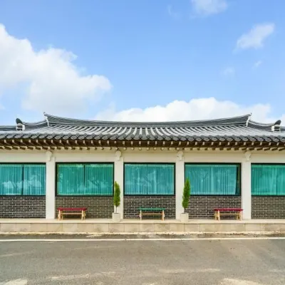 Gyeongju Old Road Pension (Emotional Accommodation, Near Hwangridan-Gil, Ample Parking) Hotel in zona Tempio Hwangnyongsa