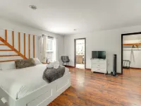 Tannersville House: Bar & Deck, 2 Mi to Ski Resort Hotels in Pocono