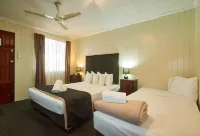 Country Plaza Motor Inn