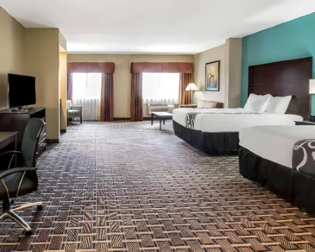 克洛維斯北部的舒適套房酒店 克洛維斯酒店