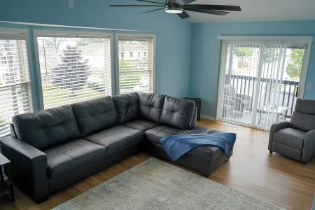 3rd Floor Lakeview 2-Bedroom Penthouse in Geneva U6