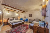 Castle Cave Hotel - balcony