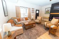 The Aniston; Brand new home in downtown New Albany minutes away from Louisville!