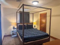 Gameroom with Foosball+Arcade! Spacious Home,Lots of Parking,Perfect for Groups!
