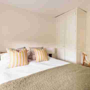 Architect Designed Cosy Cotswold Stone Cottage Rooms
