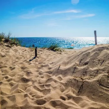 Gosnold Manor 300 Yards To Veterans Park Beach, recently updated home.