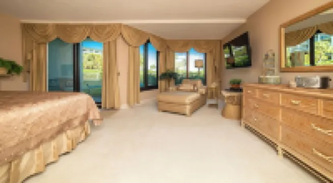 200 Steps Bed to Beach Oceanfront Luxury 6 Guests. Premier Property and Host