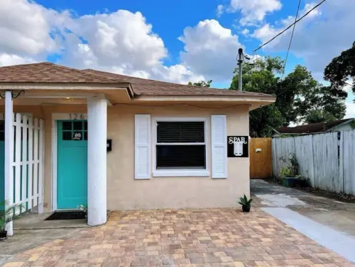 Beautiful 1 bedroom/free parking/pet friendly