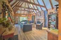 Lakeview Lodge Fit for Groups < 1 Mile to Lake! - 3-Star