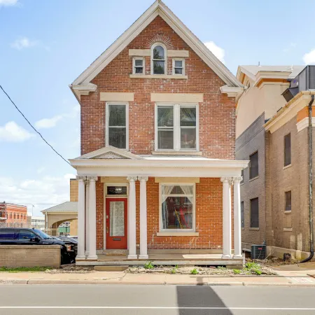 Walk Downtown: Inviting Historic Home in Dubuque!