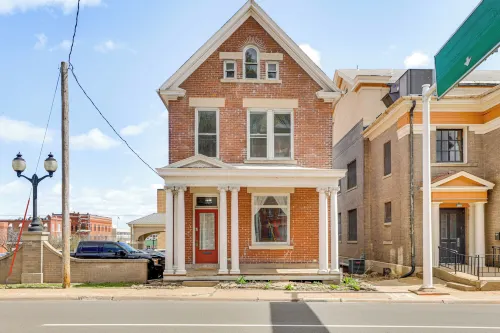 Walk Downtown: Inviting Historic Home in Dubuque! - spa
