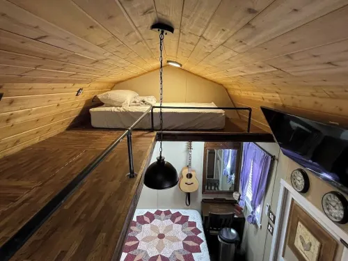 Tiny Tiny Bunkhouse Hotels in Cane Beds
